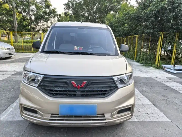 Wuling Hongguang V — Фото автомобиля 3