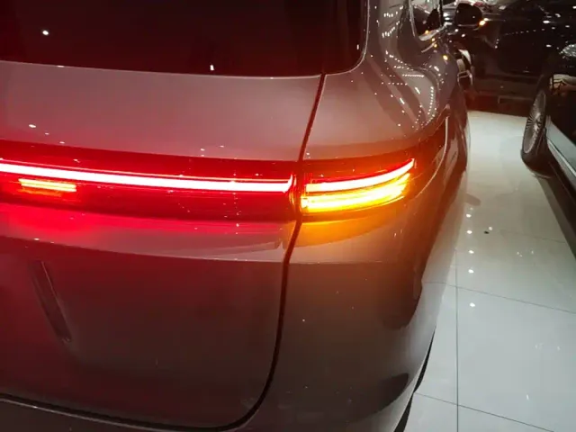 Li Auto L9 — Фото автомобиля 7