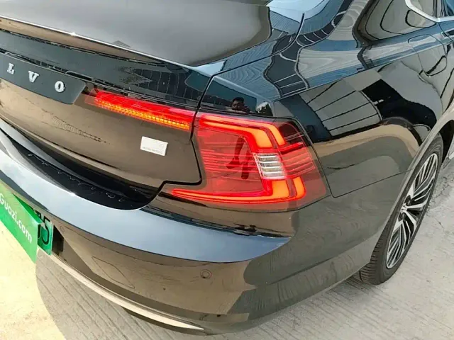 Volvo S90 — Фото автомобиля 23