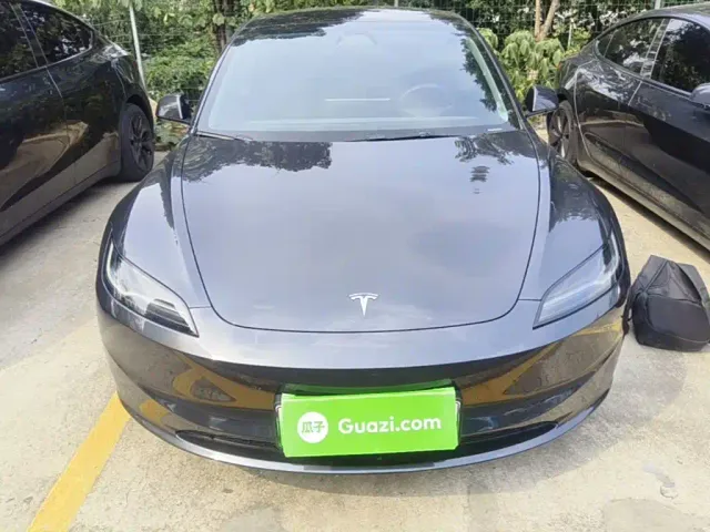 Tesla Model 3 — Фото автомобиля 2