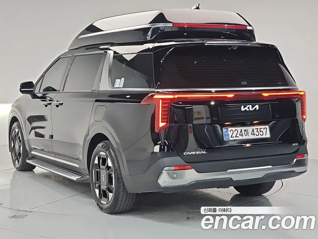 Kia Carnival Generation 4 — Фото автомобиля 3