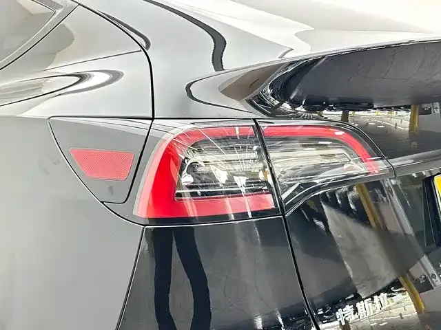 Tesla Model Y — Фото автомобиля 19
