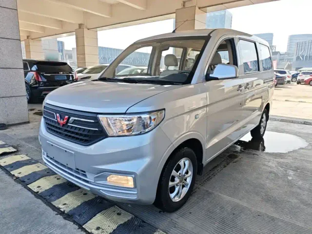 Фотография автомобиля — Wuling Hongguang V