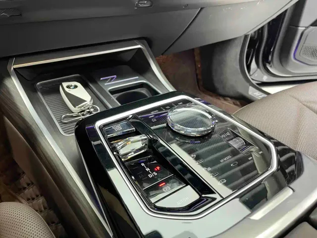 BMW 7 Series — Фото автомобиля 13