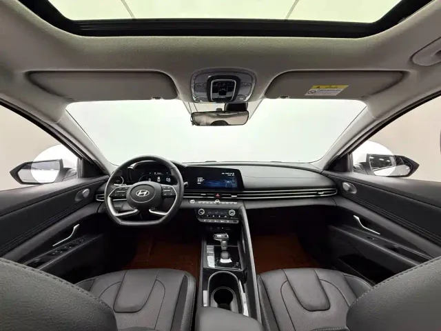 Hyundai Elantra — Фото автомобиля 21