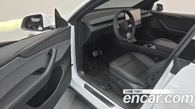 Tesla Model Y — Фото автомобиля 15