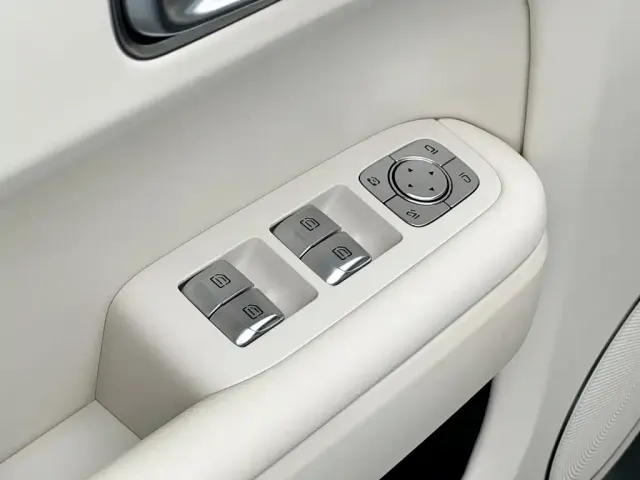 Li Auto L7 — Фото автомобиля 12