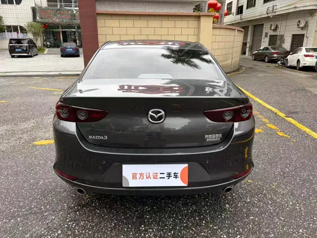 Mazda Axela — Фото автомобиля 6