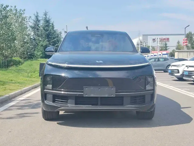 Li Auto L8 — Фото автомобиля 2