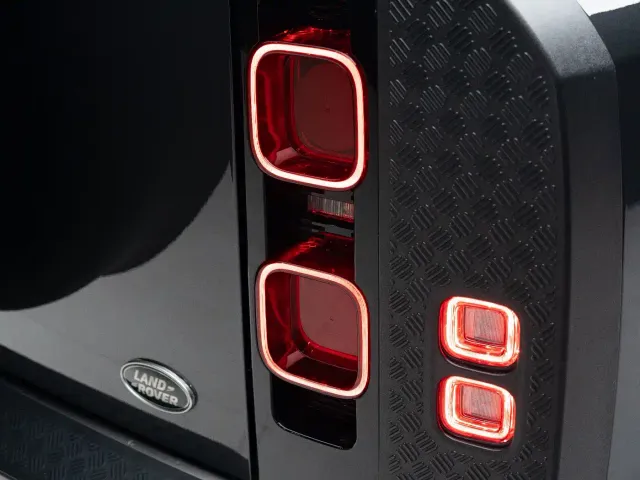 Land Rover Defender — Фото автомобиля 8