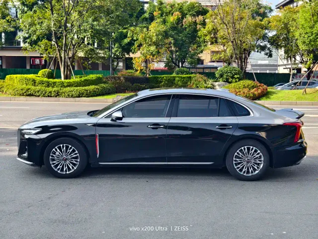 Hongqi H5 — Фото автомобиля 11