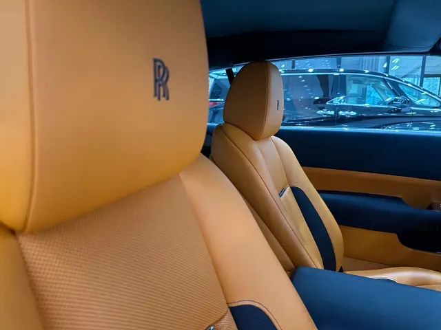 Rolls-Royce Dawn — Фото автомобиля 9