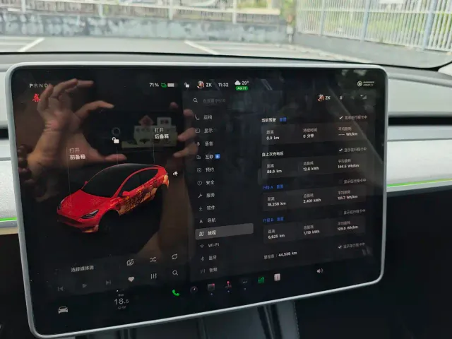 Tesla Model Y — Фото автомобиля 17