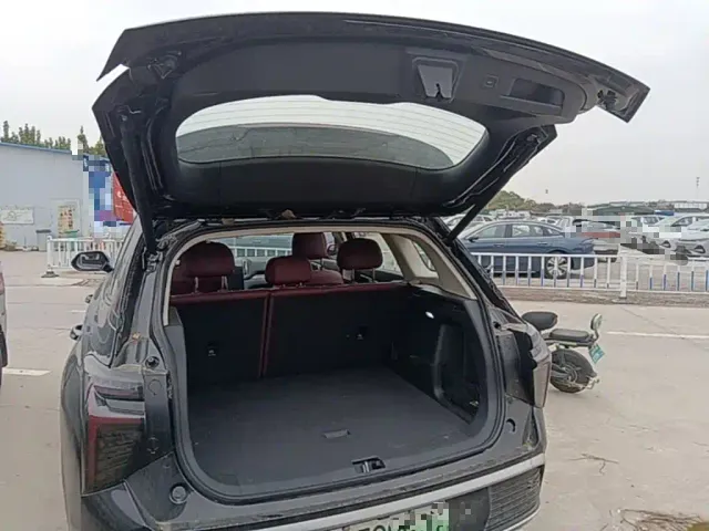 Hongqi HS3 PHEV — Фото автомобиля 18
