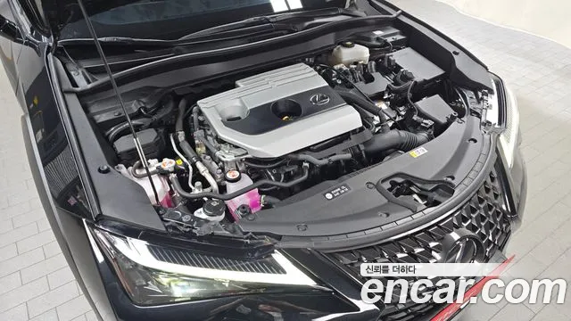Lexus UX — Фото автомобиля 6