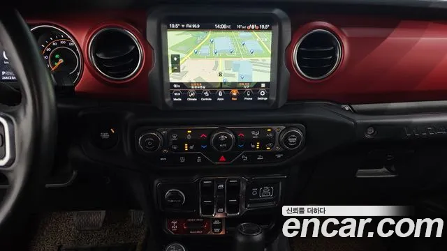 Jeep Wrangler — Фото автомобиля 19