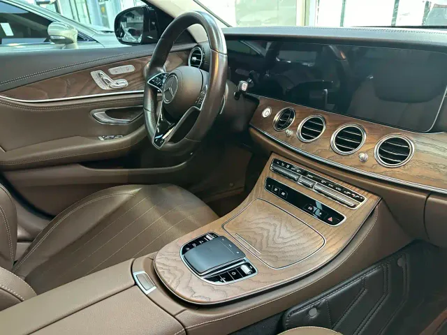 Mercedes-Benz E-Class — Фото автомобиля 12
