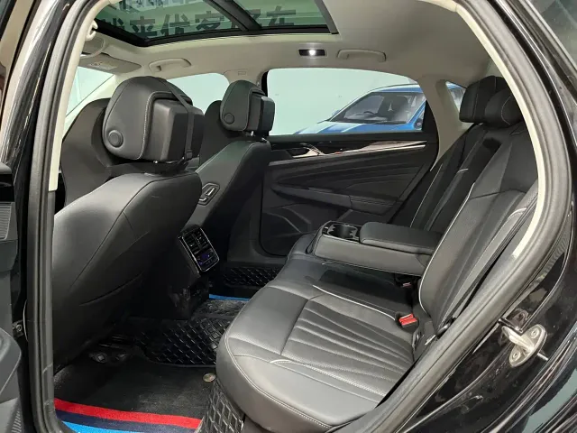 Volkswagen Passat — Фото автомобиля 13