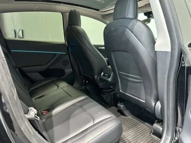 Tesla Model Y — Фото автомобиля 17