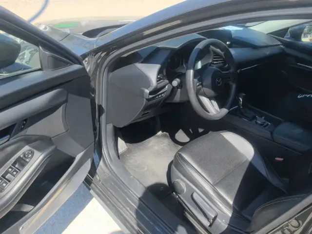 Mazda Axela — Фото автомобиля 15