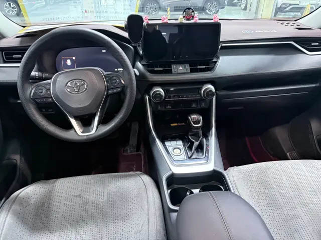 Toyota RAV4 — Фото автомобиля 11