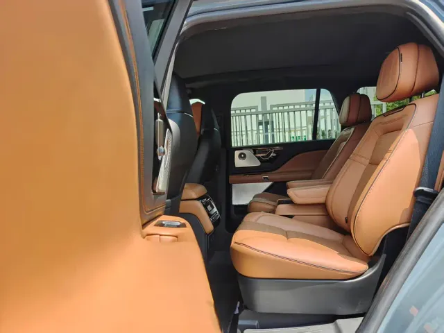Lincoln Aviator — Фото автомобиля 7