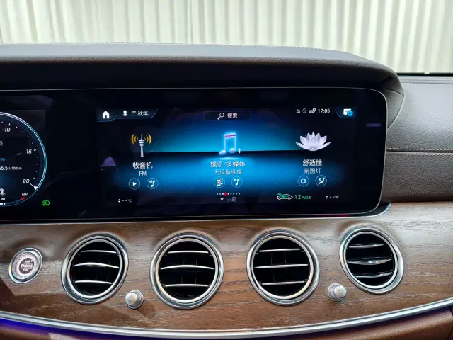 Mercedes-Benz E-Class — Фото автомобиля 24