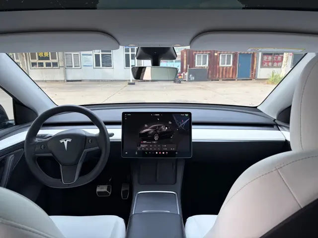 Tesla Model Y — Фото автомобиля 7