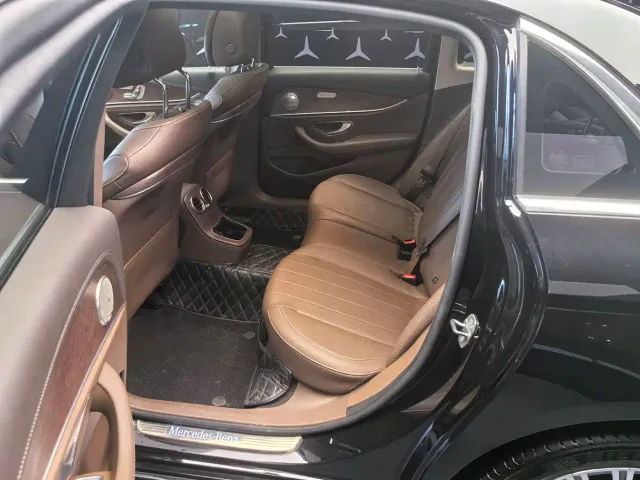 Mercedes-Benz E-Class — Фото автомобиля 8