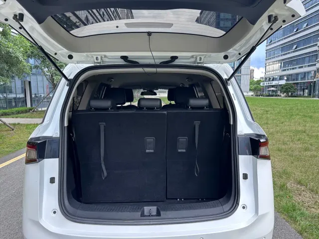 Wuling Jiachen — Фото автомобиля 8