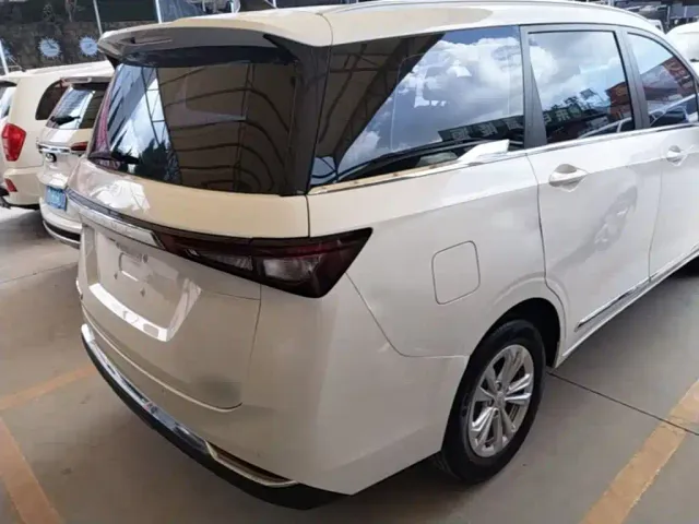 Wuling Jiachen — Фото автомобиля 6