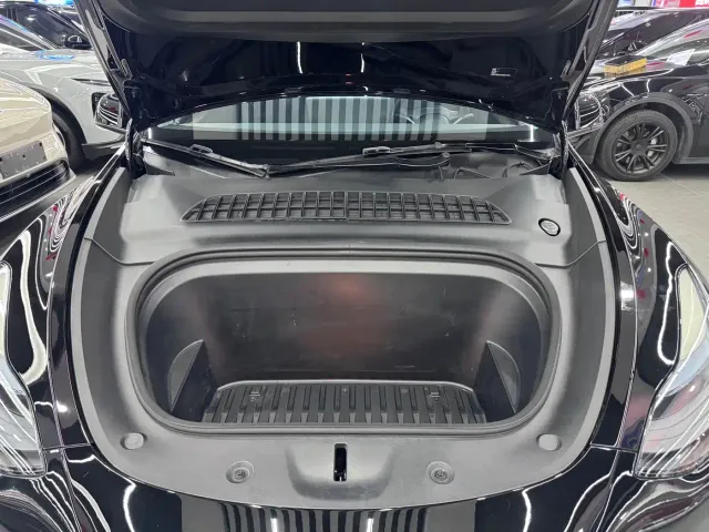 Tesla Model Y — Фото автомобиля 18
