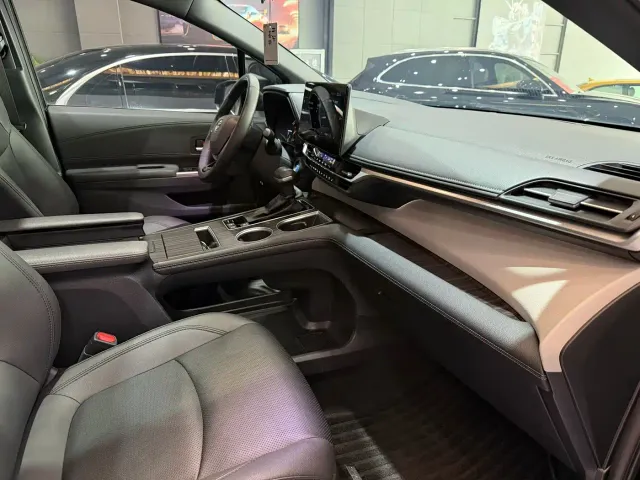 Toyota Granvia — Фото автомобиля 7