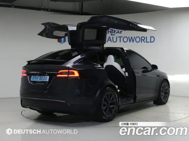 Tesla Model X — Фото автомобиля 2