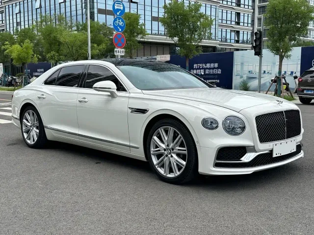 Bentley Flying Spur — Фото автомобиля 3
