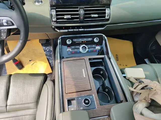 Lincoln Navigator — Фото автомобиля 13