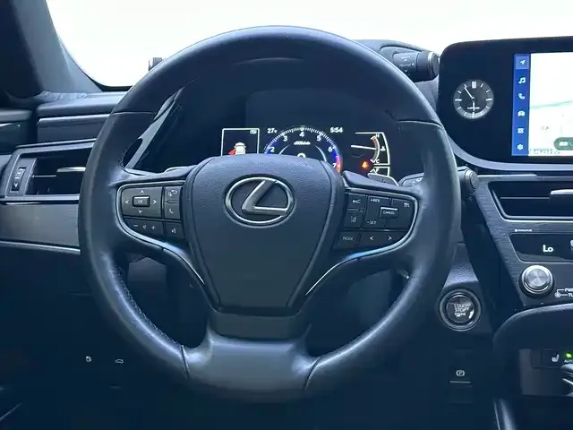 Lexus ES — Фото автомобиля 11