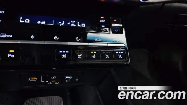 Hyundai Grandeur Grandeur (GN7) 2.5 Бензин 2WD — Фото автомобиля 17