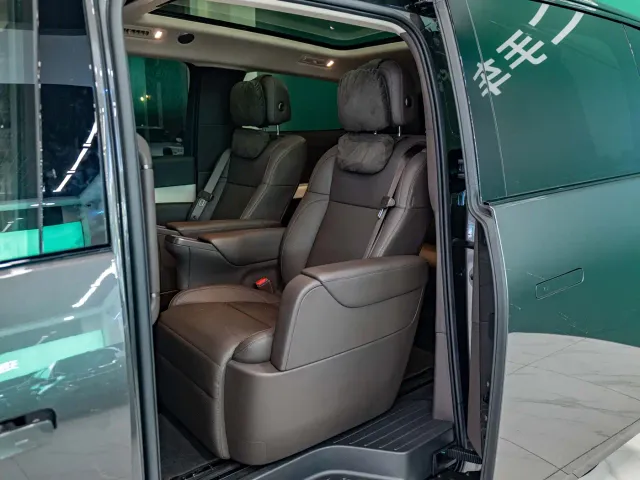 Li Auto MEGA — Фото автомобиля 5
