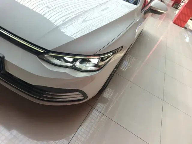 Volkswagen Golf — Фото автомобиля 23