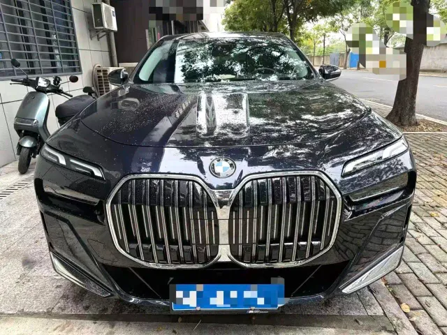 BMW 7 Series — Фото автомобиля 2