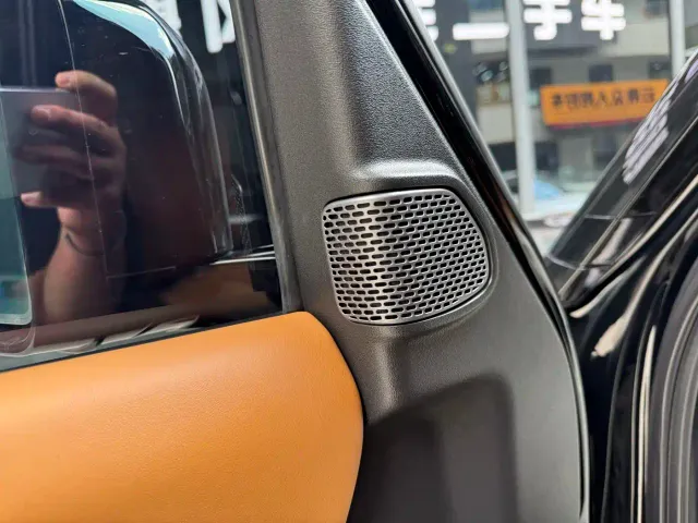 Land Rover Defender — Фото автомобиля 11