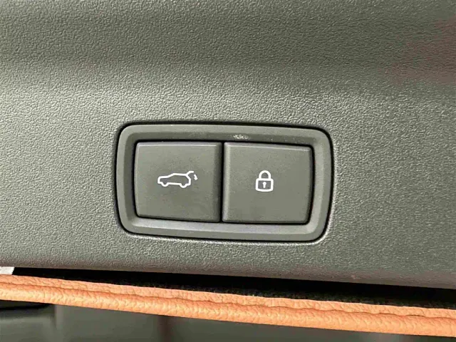 Li Auto L8 — Фото автомобиля 23