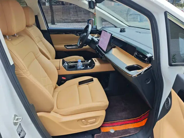 GAC Trumpchi E8 — Фото автомобиля 26