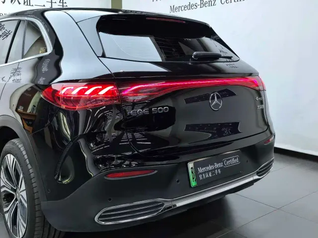 Mercedes-Benz EQE SUV — Фото автомобиля 13