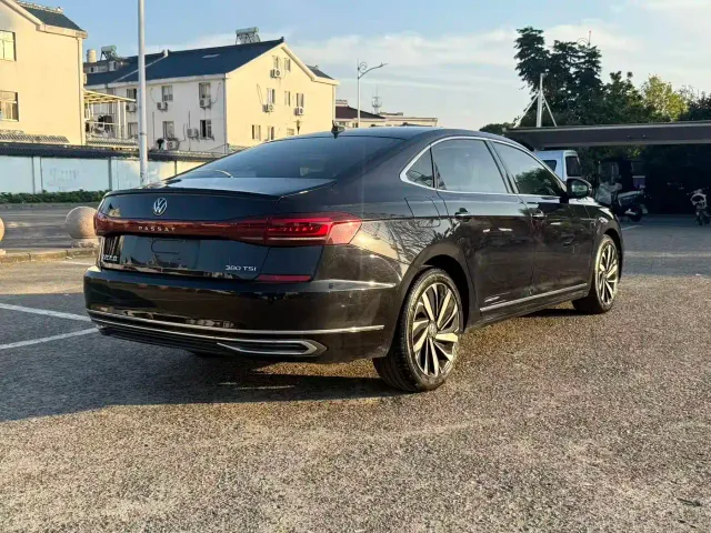 Volkswagen Passat — Фото автомобиля 6