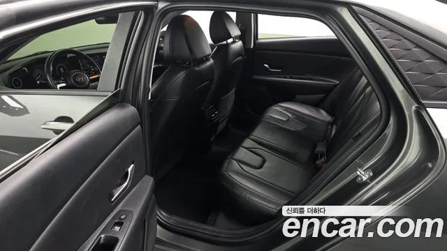 Hyundai AVANTE Новый Avante (CN7) — Фото автомобиля 12