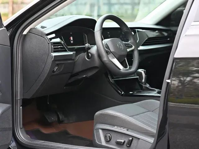 Volkswagen Passat — Фото автомобиля 4
