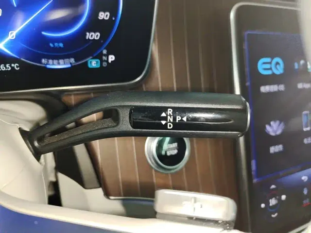 Mercedes-Benz EQE SUV — Фото автомобиля 18
