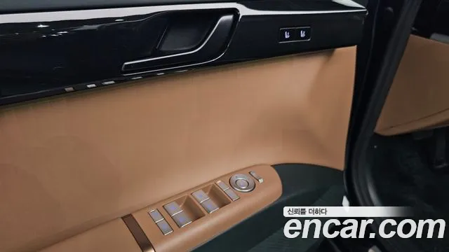 Hyundai Grandeur Grandeur (GN7) 2.5 Бензин 2WD — Фото автомобиля 17